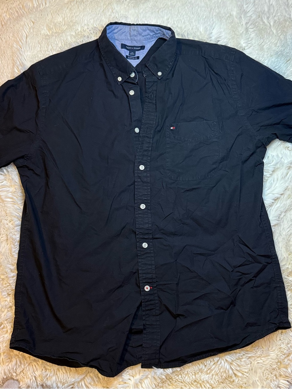 Tommy Hilfiger Men's size large Black Button-Down Shirt with Chest Pocket